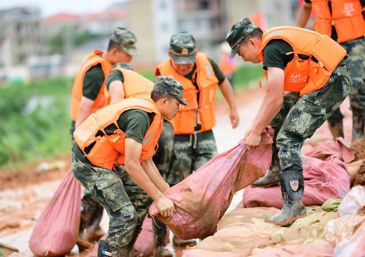 分享一组有关抗洪救灾素材