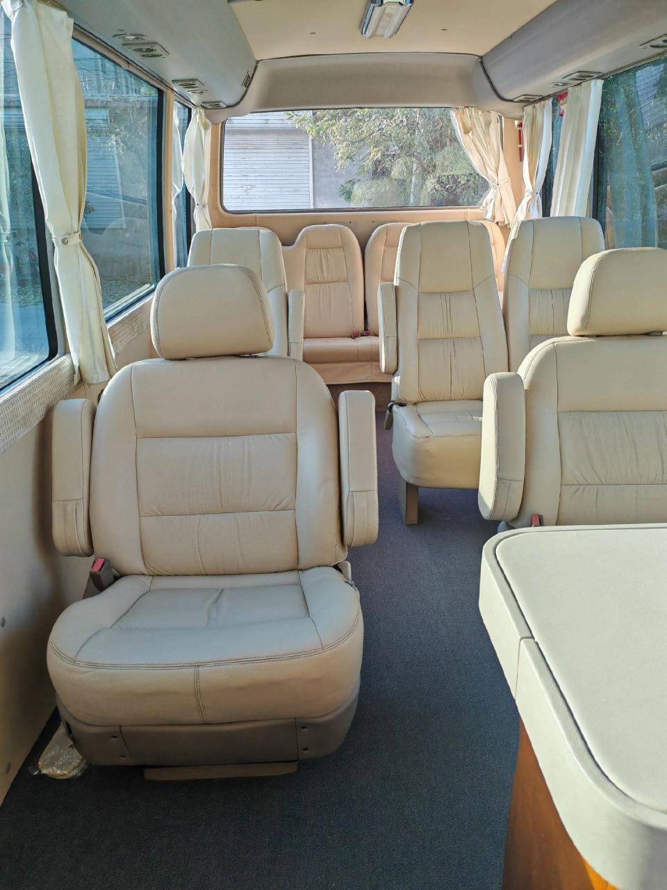 非营运2010年13座尼桑商务车.汽油六缸.