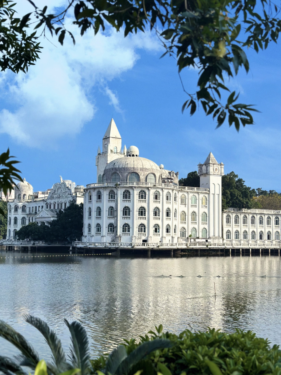 偷偷藏不住|流花湖水上白宫 最近打卡了广州网红流花湖公园 	 这个