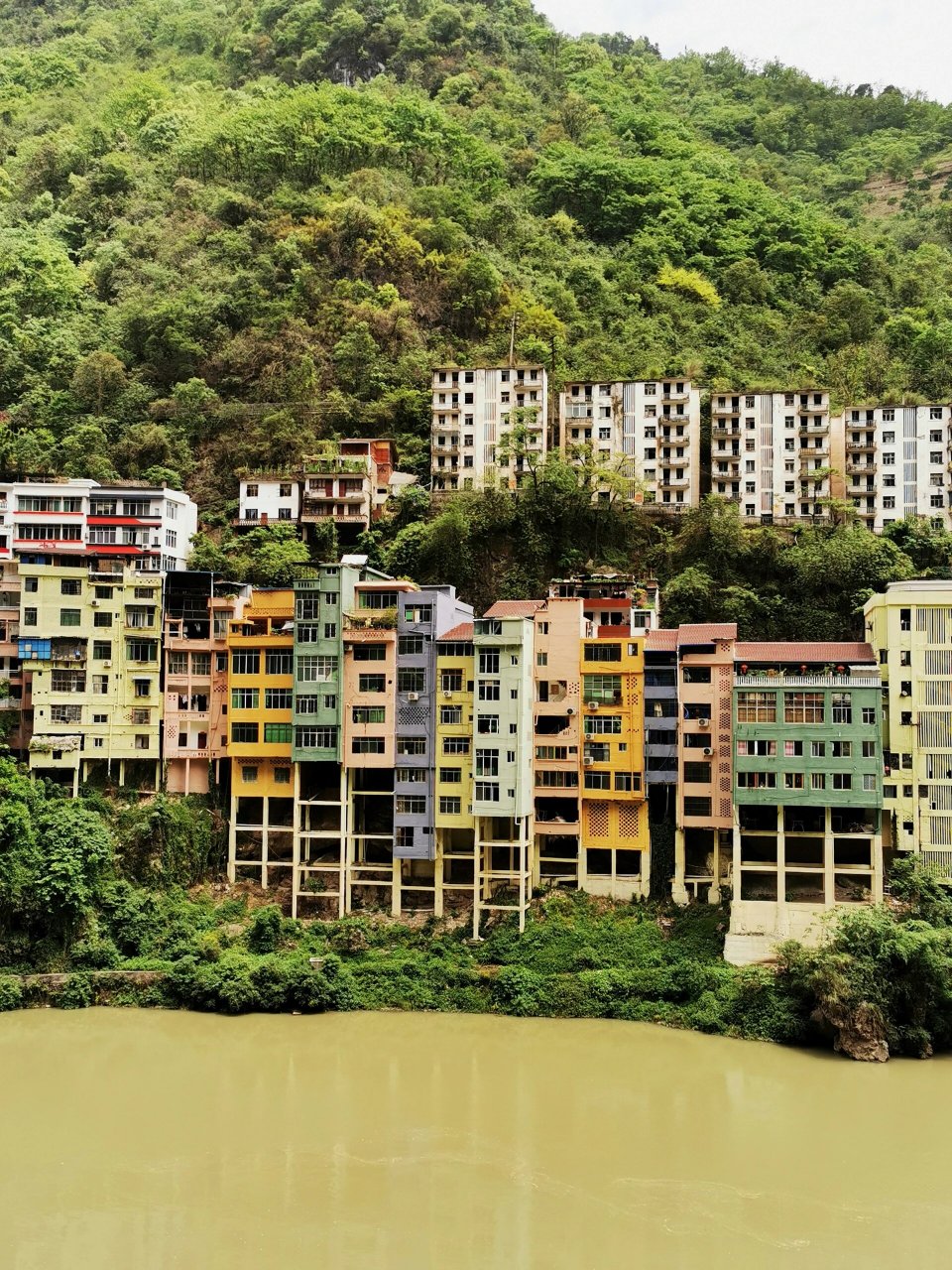 盐津 | 中国最窄县城 7515 盐津,隶属于云南省昭通市,处于云,川二