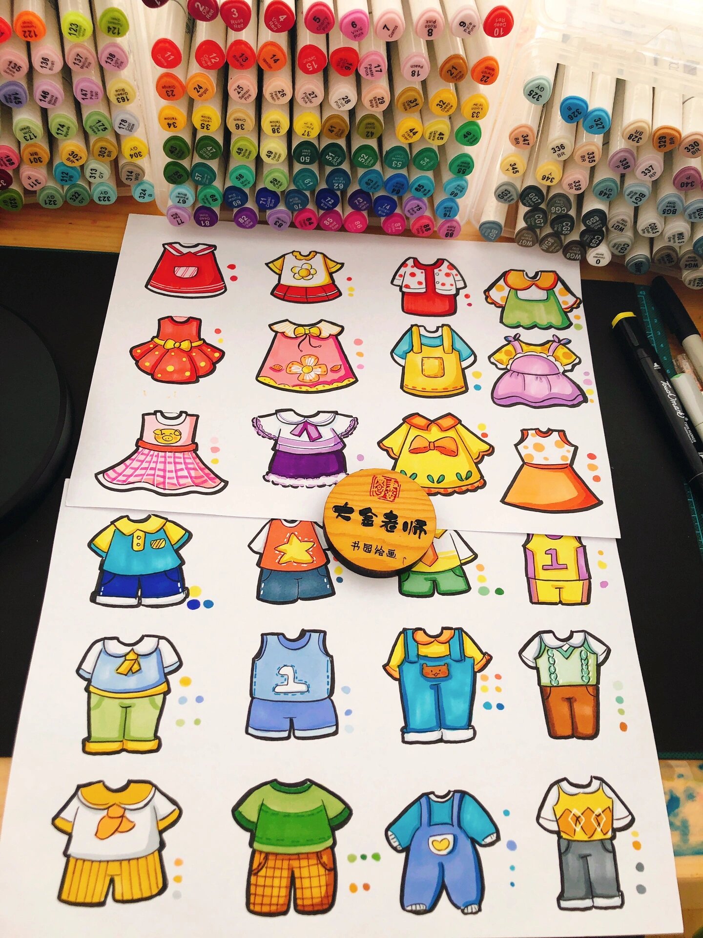 儿童画人物服装素材