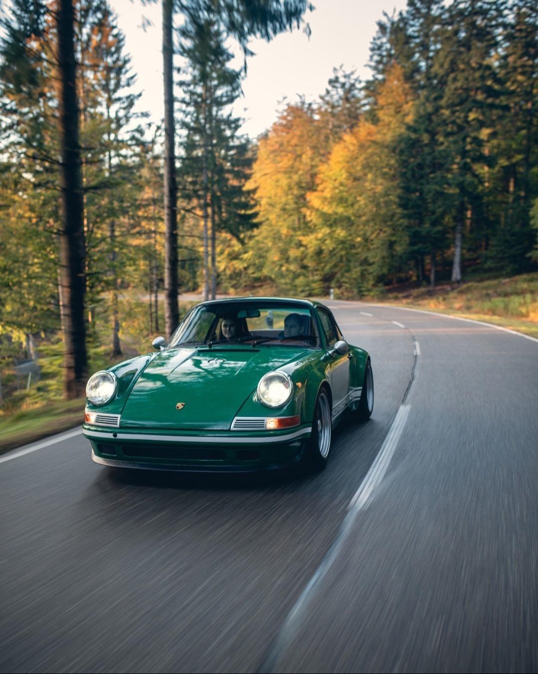 年至1994年间生产的第一代911 carrera车型,是保时捷911车系的一部分