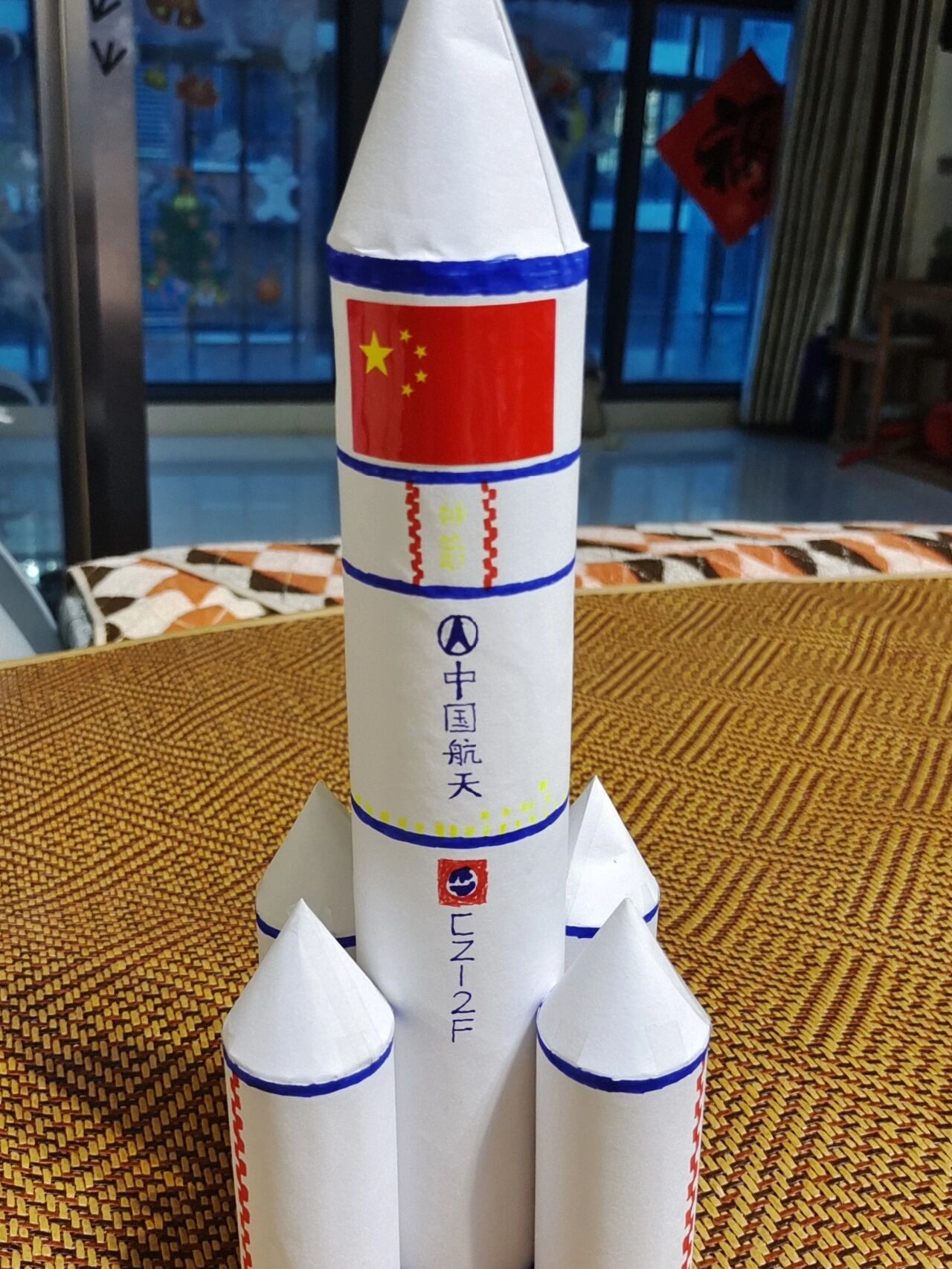 儿子很喜欢看火箭升空,所以给他做了一个,他很喜欢96