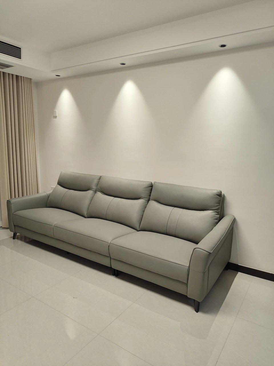 妮兰卡的真皮沙发 颜色:青绿,看起来像灰绿 	 没要功能位,加长到2.