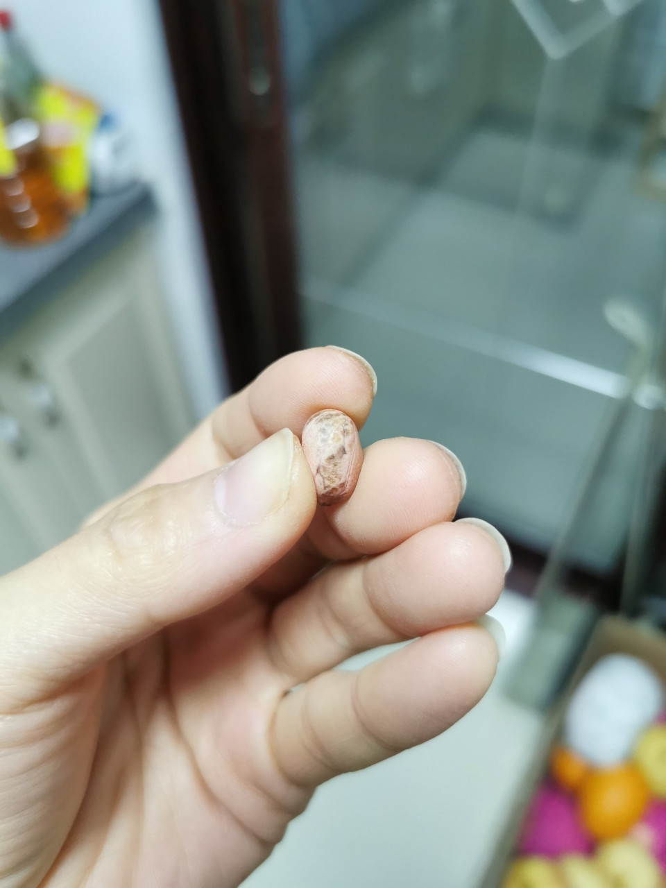 这花生仁是发霉了吗?可以吃么?