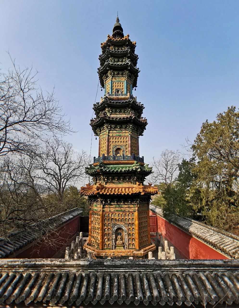 颐和园多宝琉璃塔,大清的谜样审美 位于北京市颐和园的万寿山后花承阁