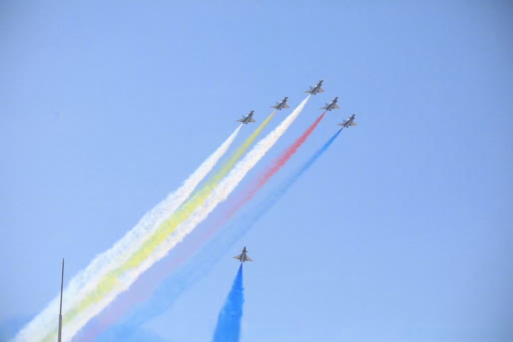 八一飞行表演队壁纸上新#】今天上午,空军"八一"飞行表演队开始了第