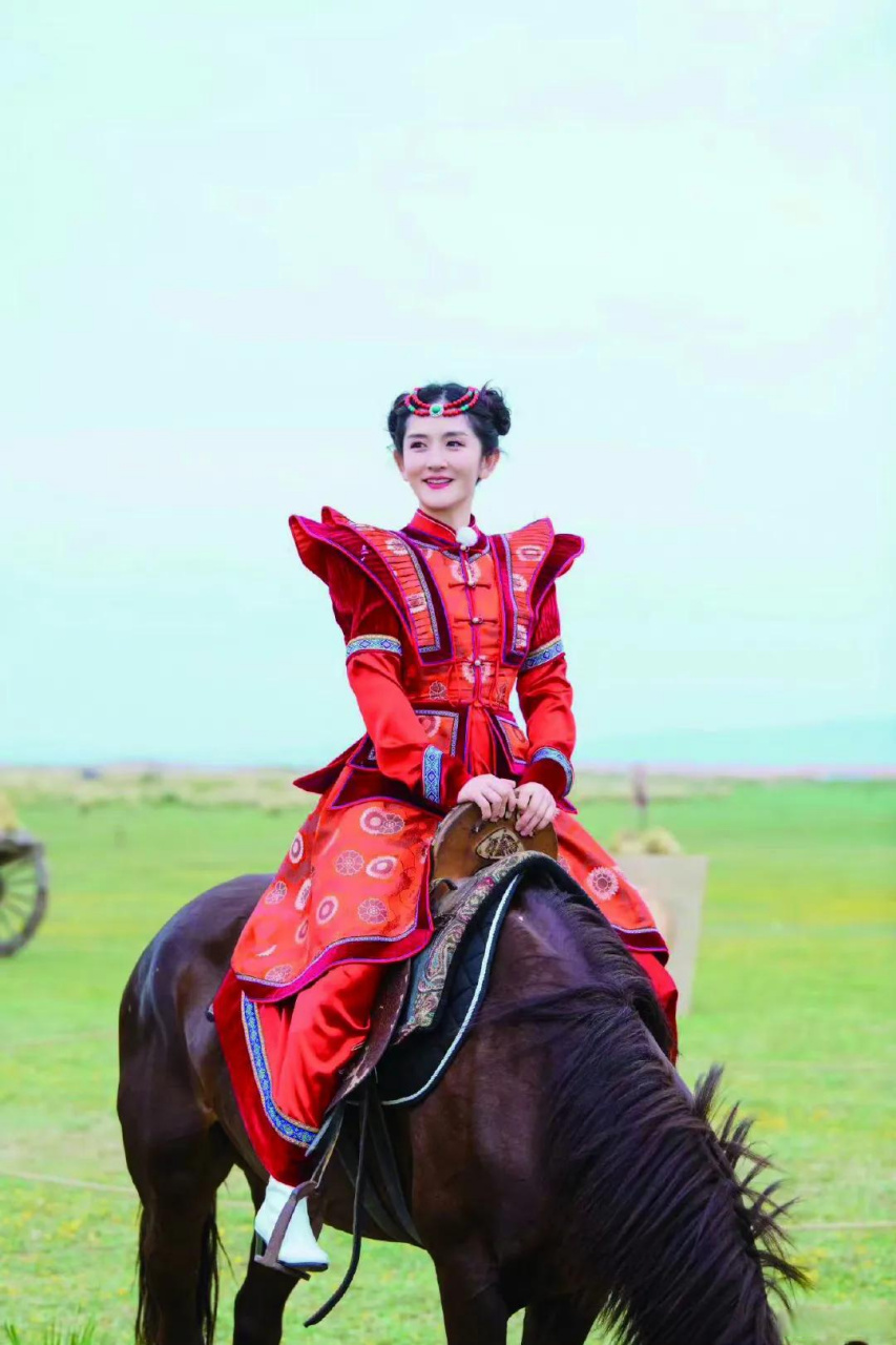 你们还记得胡歌版的射雕英雄传的华筝是谢娜演的吗?