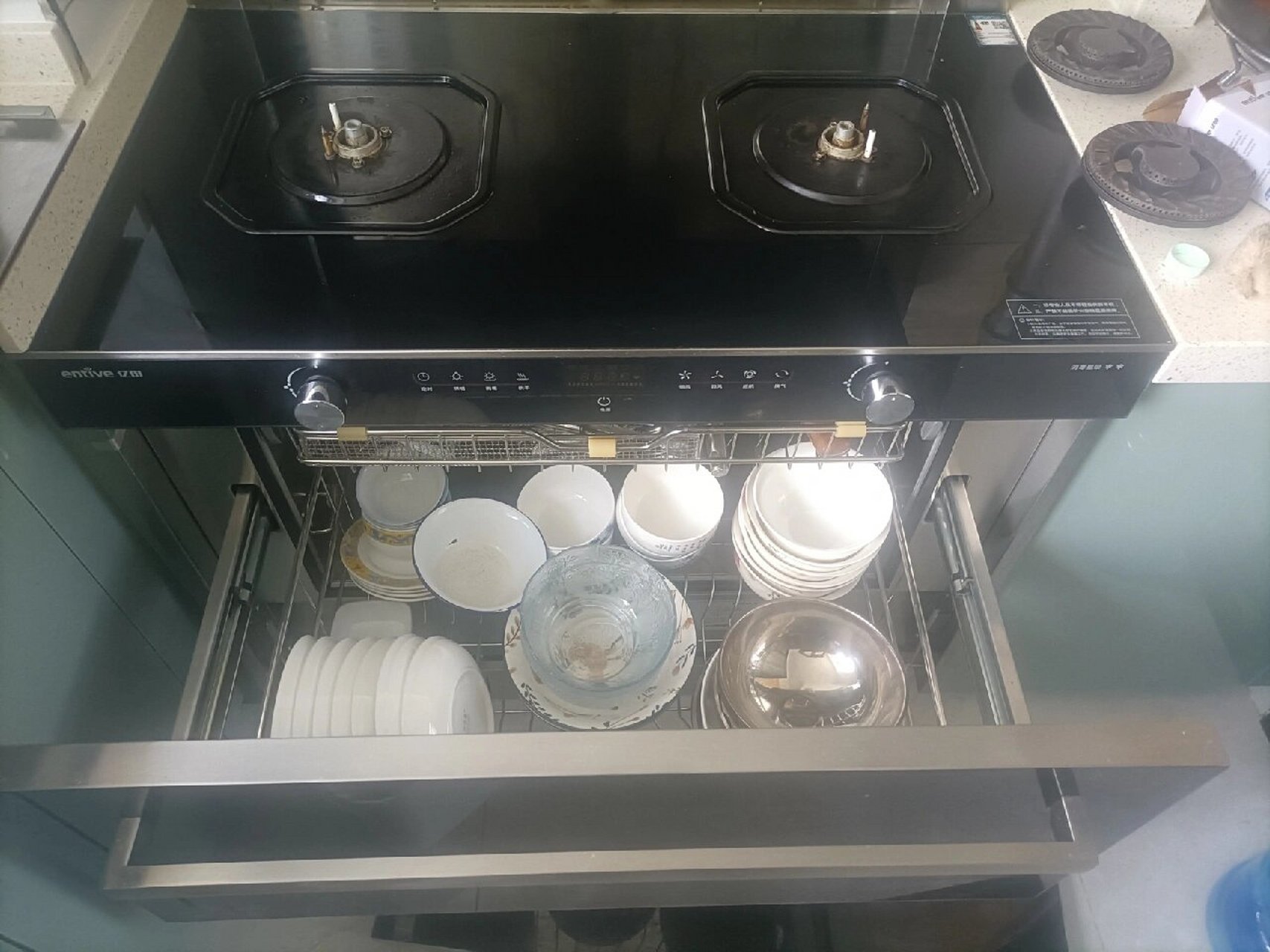 老客户又让他妈妈装了一套亿田集成灶,说好几年了,感觉大容量消毒柜太