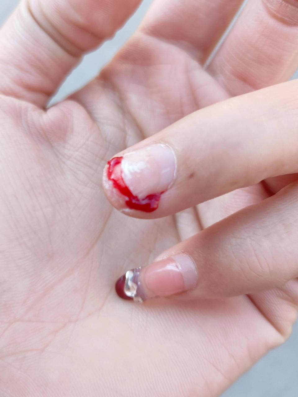 01 爱做美甲的宝宝们,做完美甲后一定一定要小心!小心!再小心!