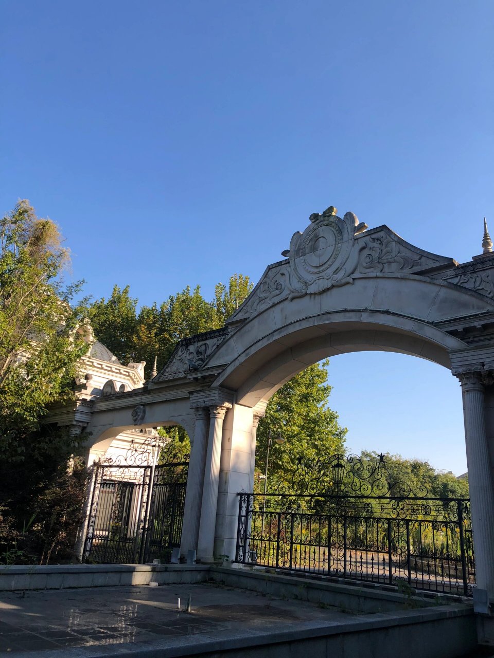 南京老山荒废别墅 有种凄凉的美