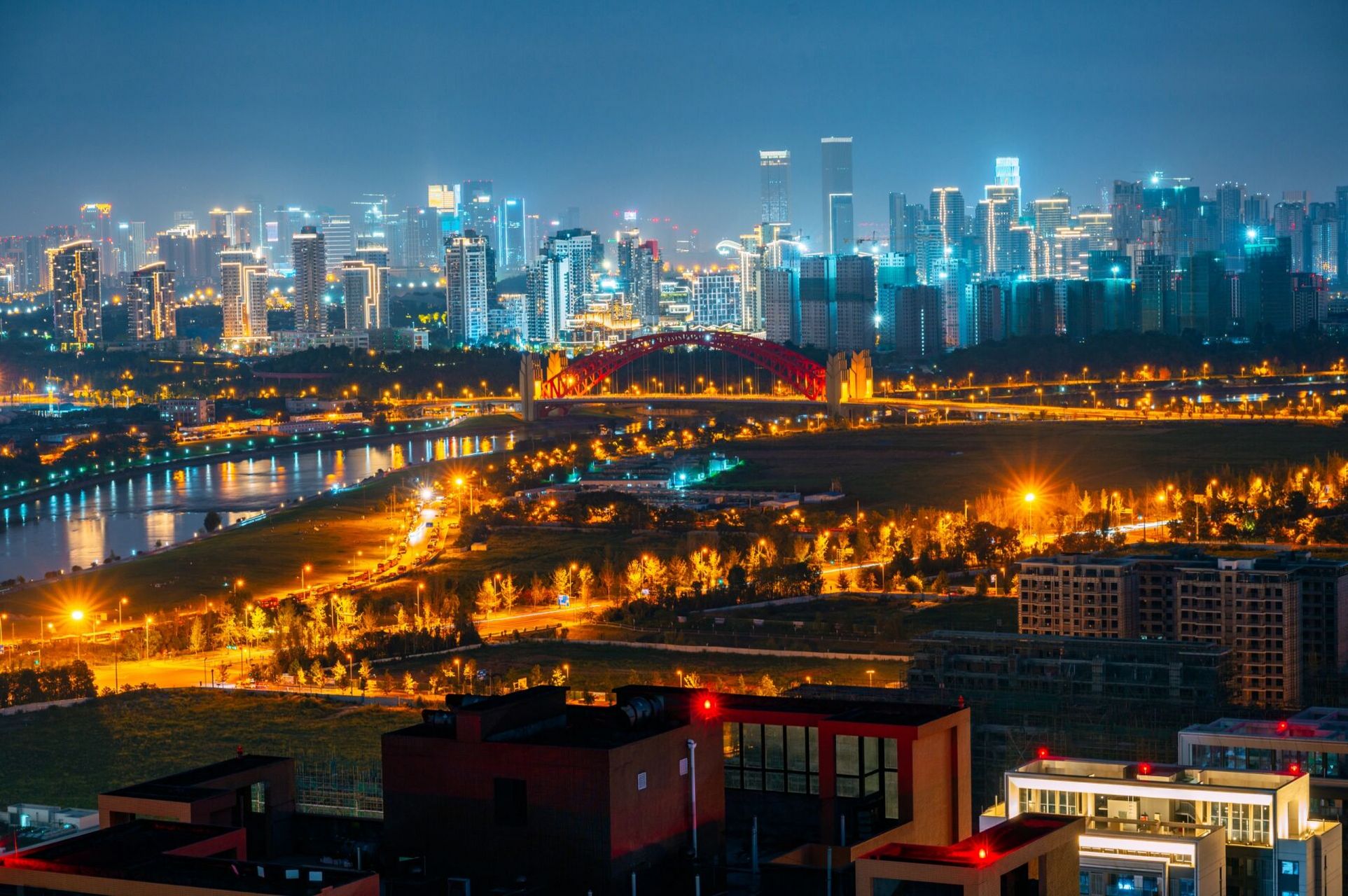 华阳向北和向南,高新区与天府新区的对比 华阳向北,是已经成熟的成都