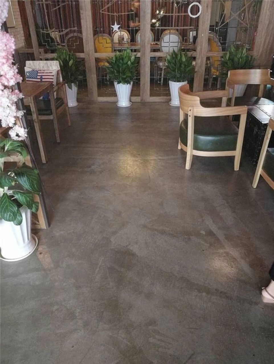 北京漫咖啡复古地坪漆施工 我公司专业施工浅色复古地坪,艺术清水漆