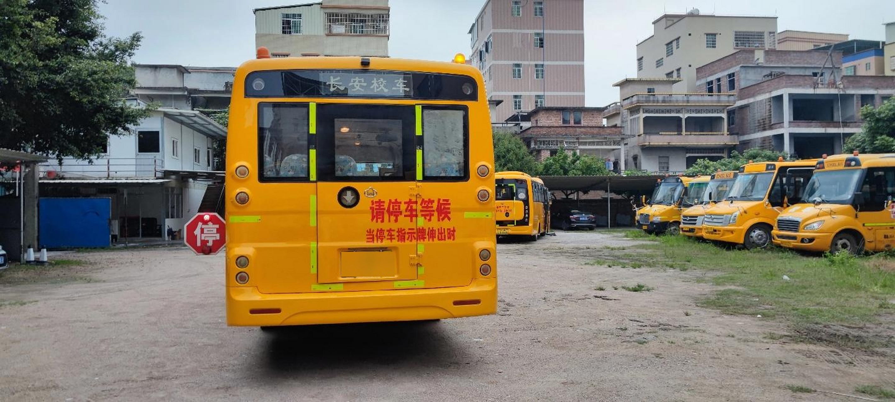 15年长安小学生校车51座 长9.3米 国四排放 柴油版更省油 精品车况