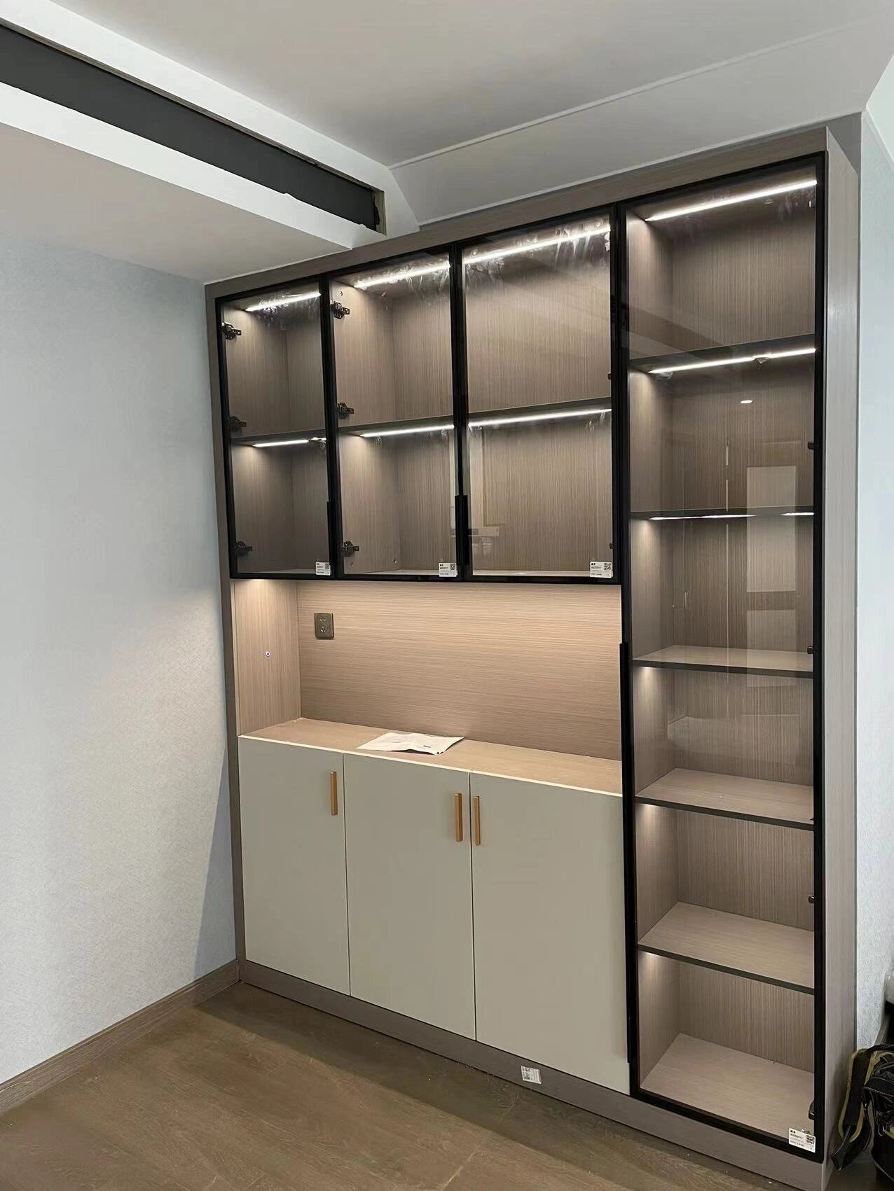 一门到顶,子午灰 新鲜出炉的衣柜,今天刚刚装完,觉得很好看,再我的