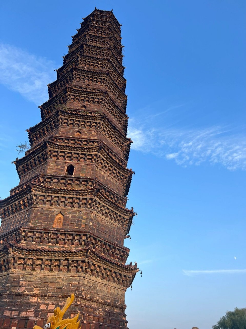 开封铁塔公园 免票景点,网上写着暂停营业,但实际只是不能上塔,外观