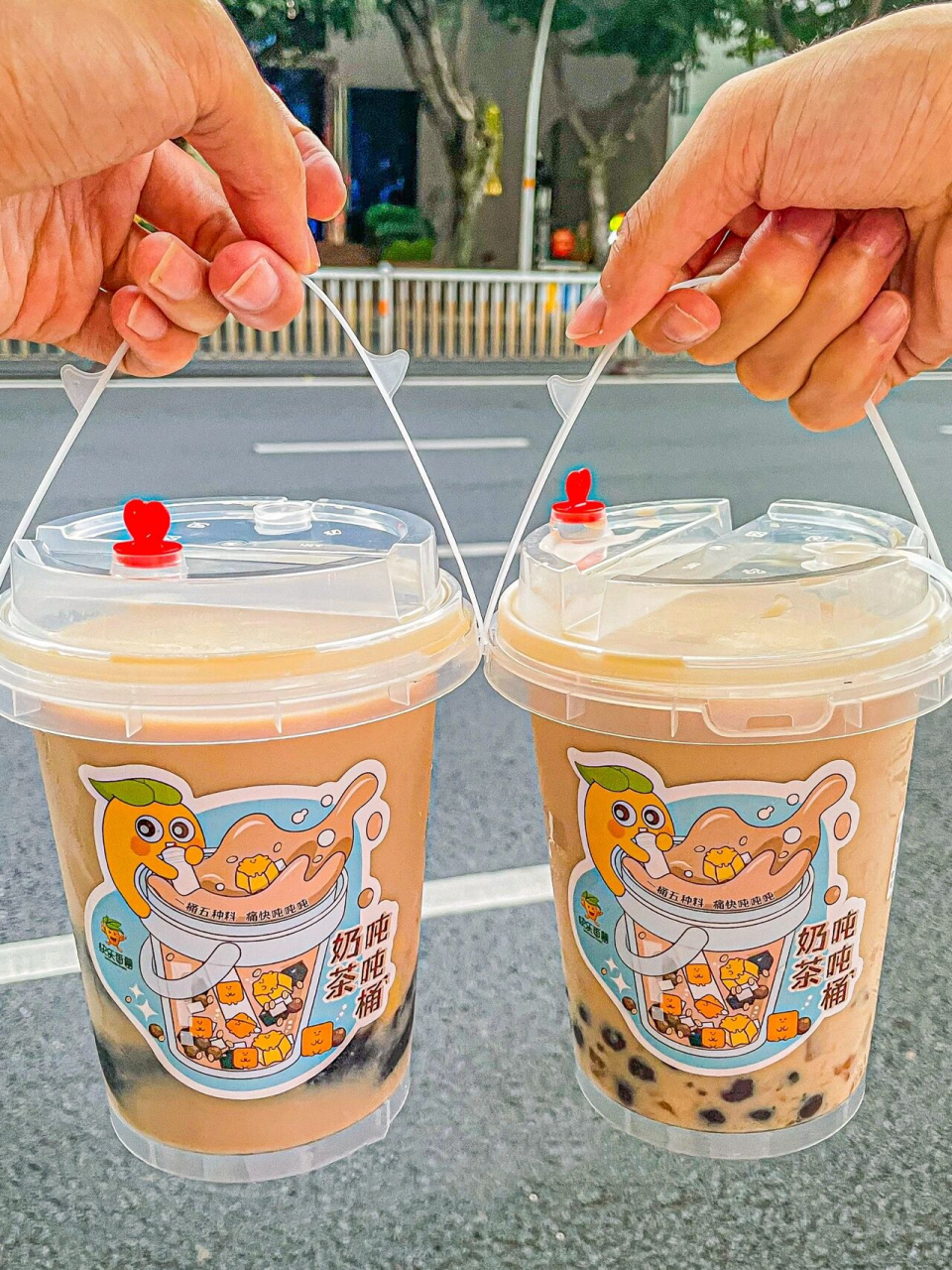 14r的快乐番薯奶茶吨吨桶6015回头率爆棚97 喝过水果桶 但是还