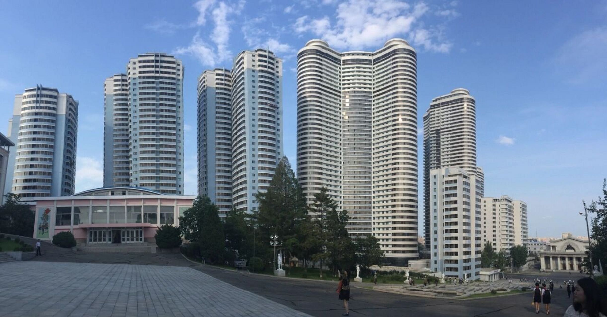 朝鲜旅行|朝鲜的豪宅区,是留给韩国人住的 仓田大街算是平壤的中心