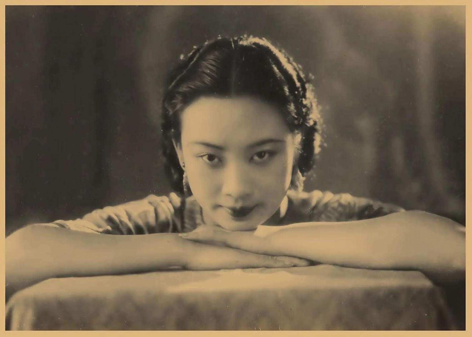 "电影皇后胡蝶因为拒绝和日本人合作,而被戴笠霸占,此事成为她一生的