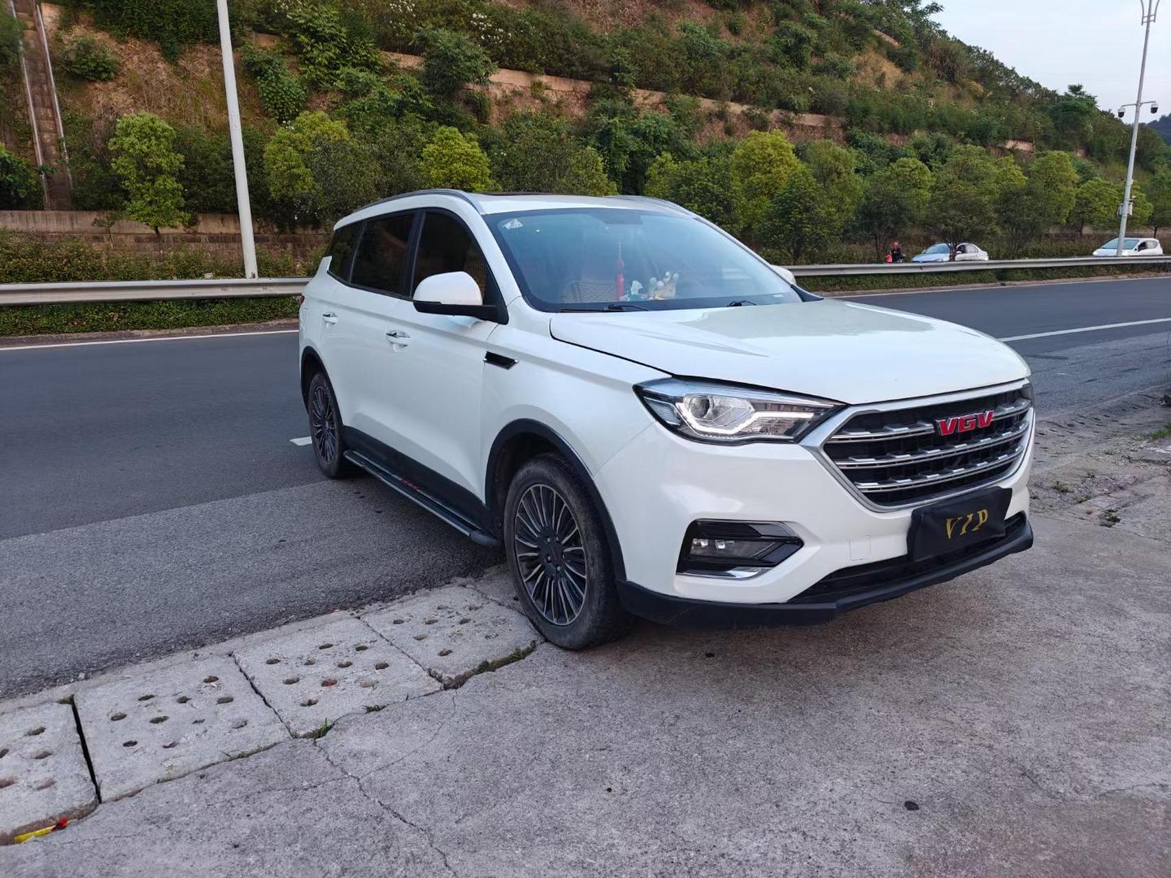 5t,大型suv越野车,大天窗真皮电动座椅大屏导航配置丰富,2万多点公里