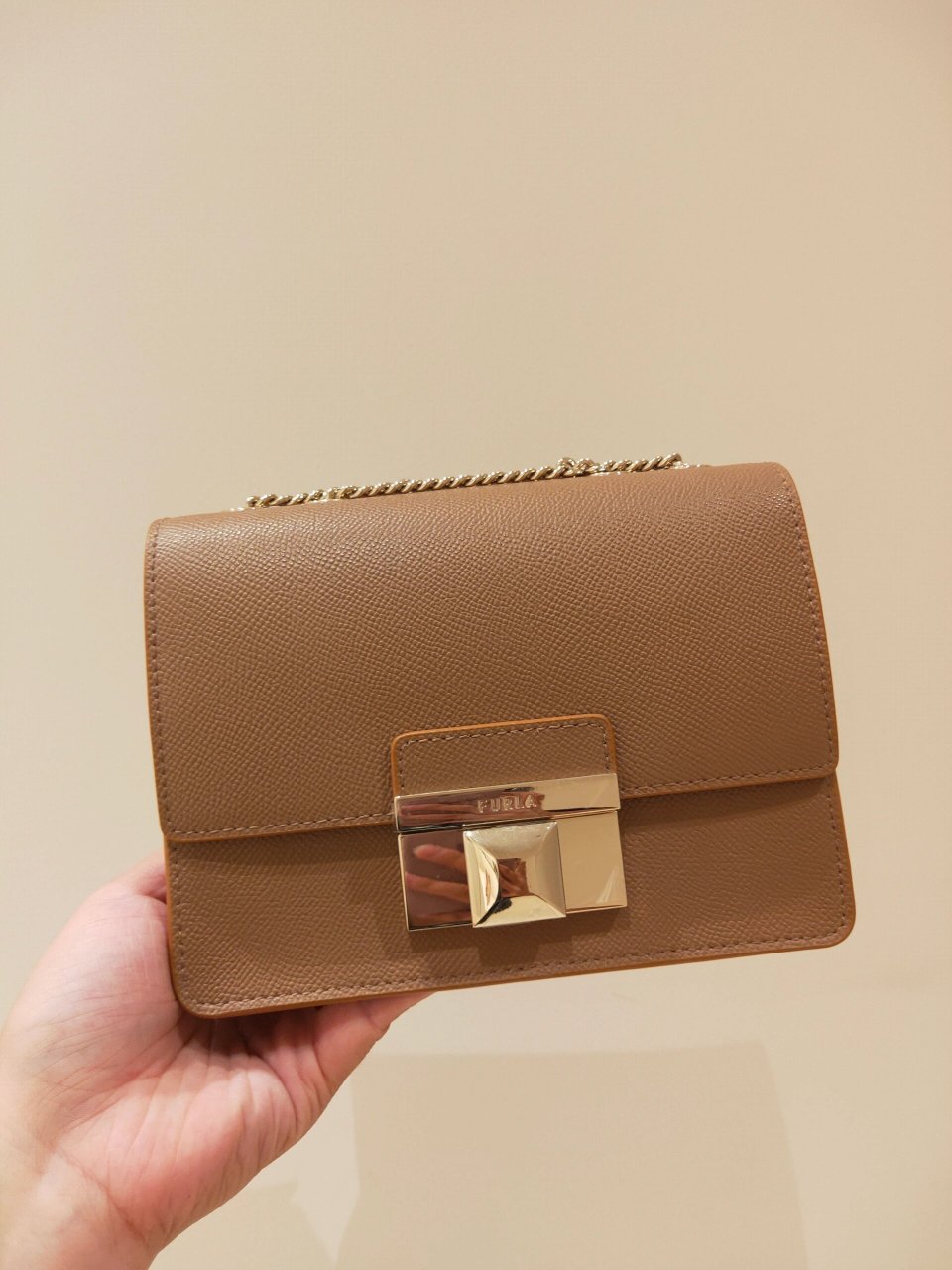 选焦糖色还是干邑棕色呢? 有没有对这两个颜色纠结的姐妹们呢?