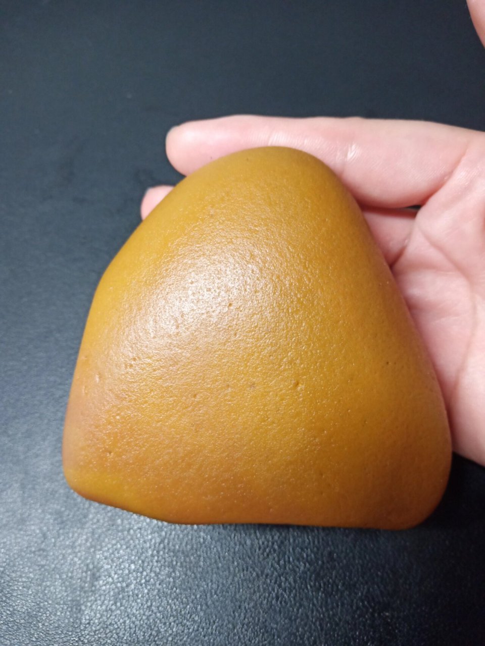 黄蜡石磨砂冻籽料