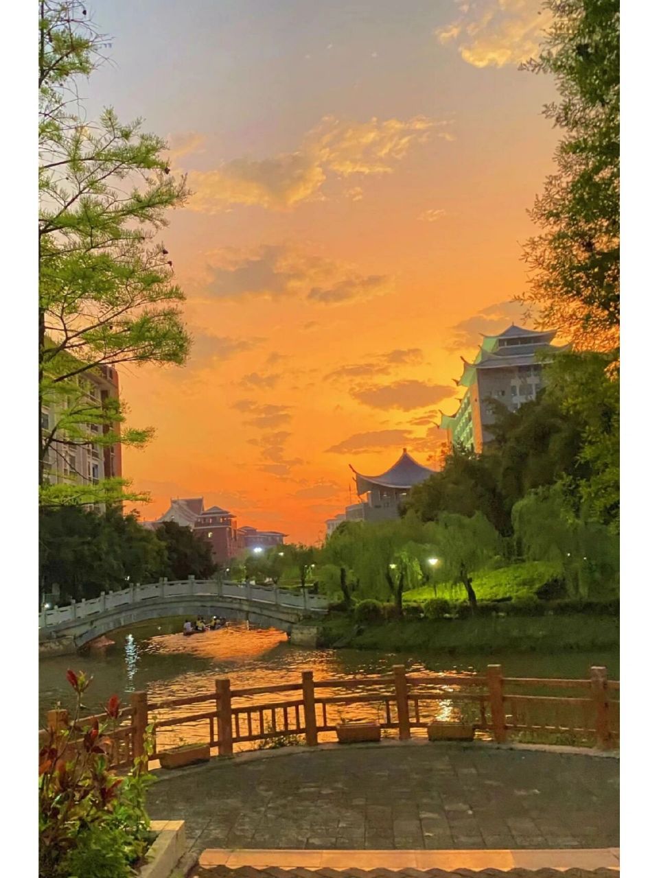 广西民族大学西校区宿舍 这里是思源湖校区(西校区)的部分宿舍图,还有