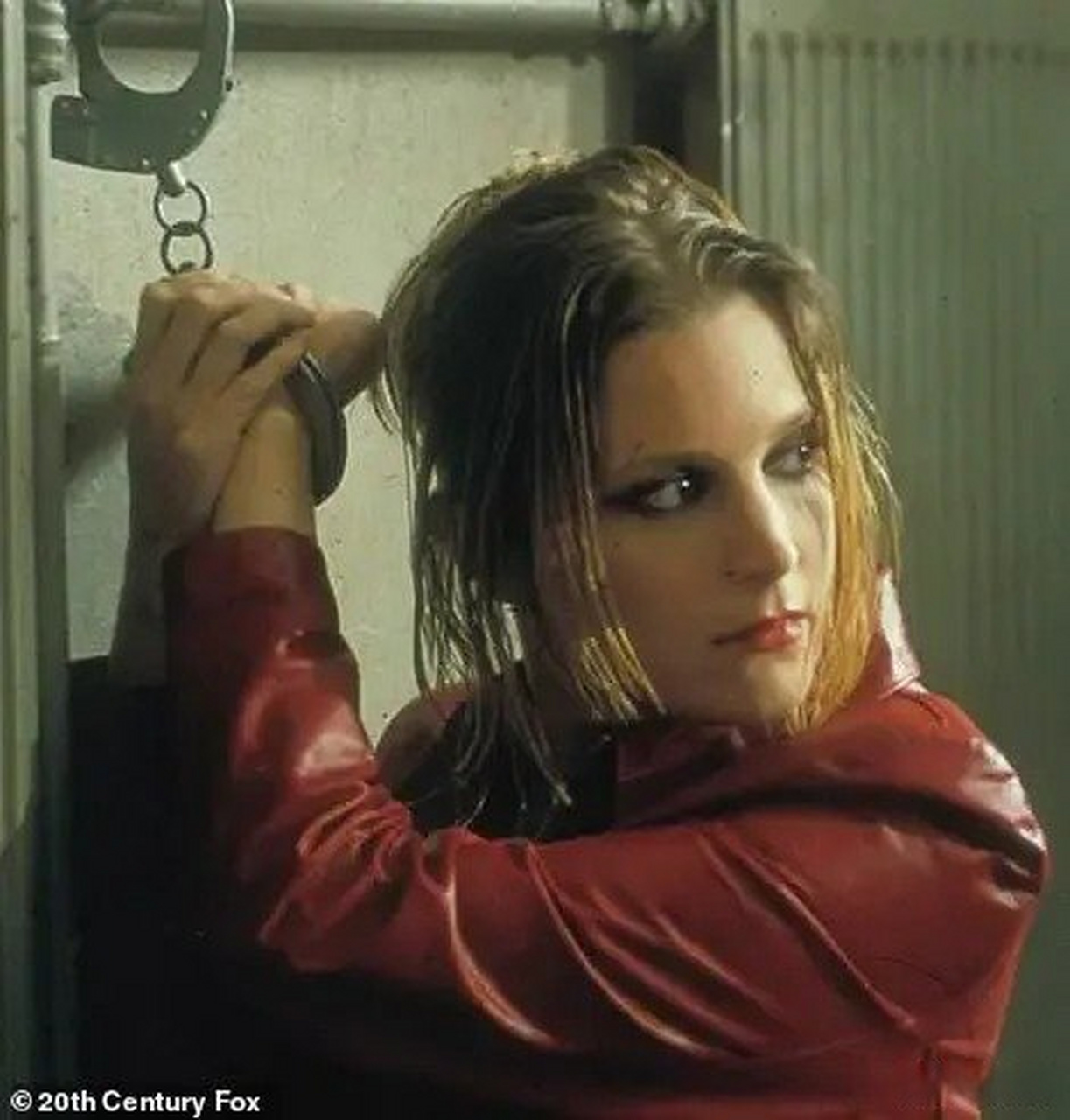 20年前和李连杰主演《龙之吻》的著名女演员布里奇特·方达,如今居然