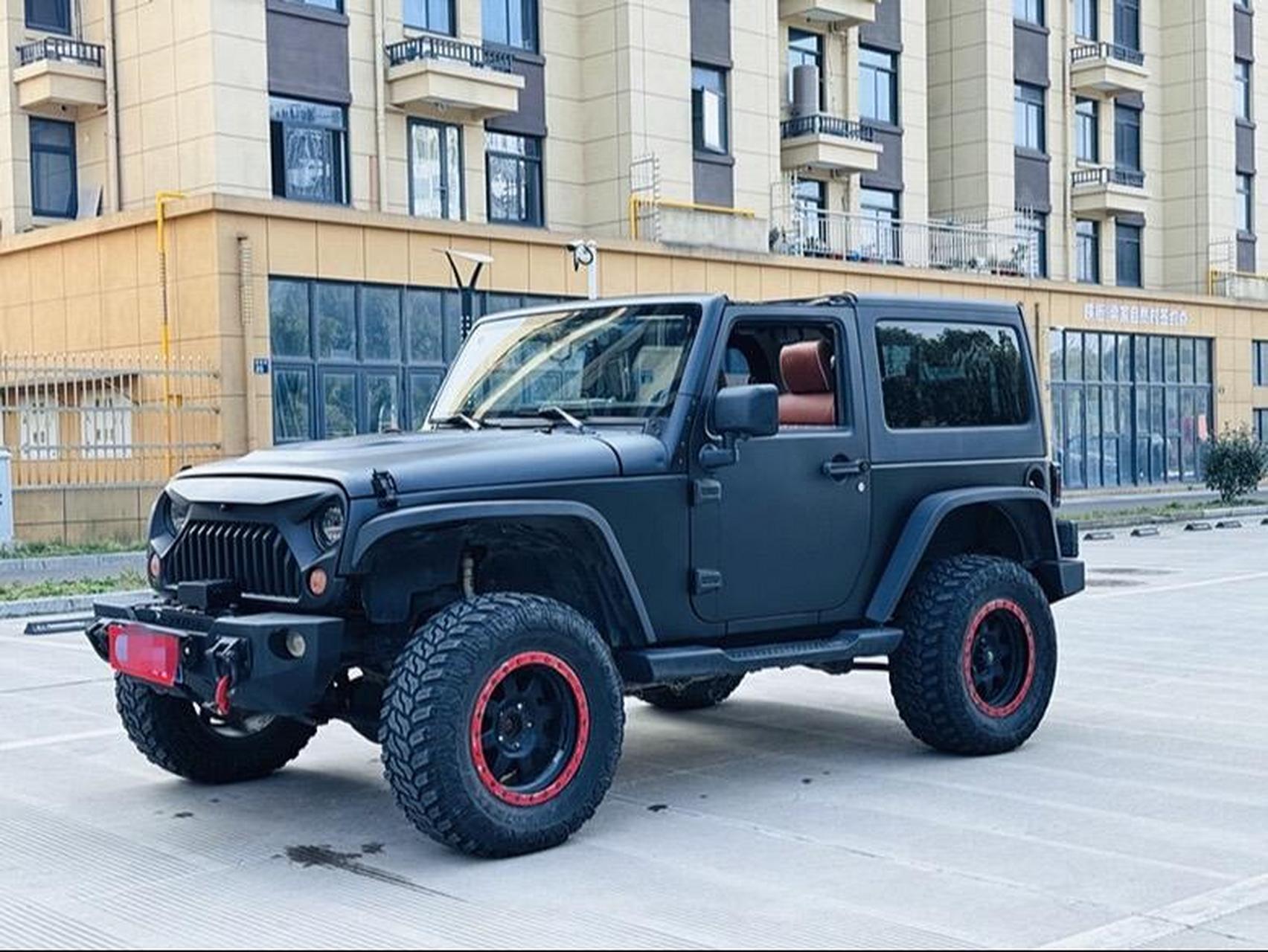 吉普牧马人新款双门越野版 无敌改装 售价:9.