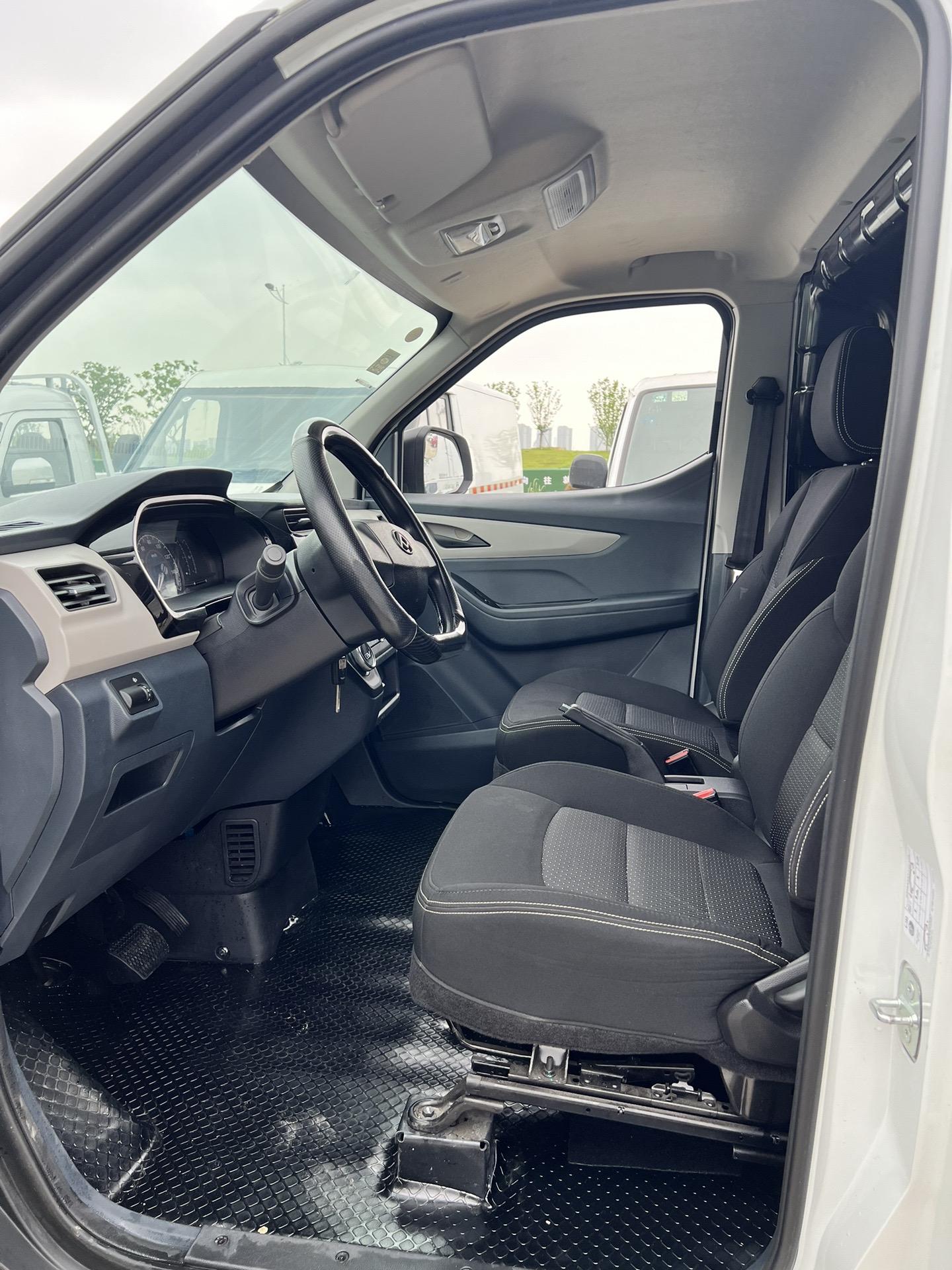 上汽大通ev30l颜值与实力并存,它是你的菜吗