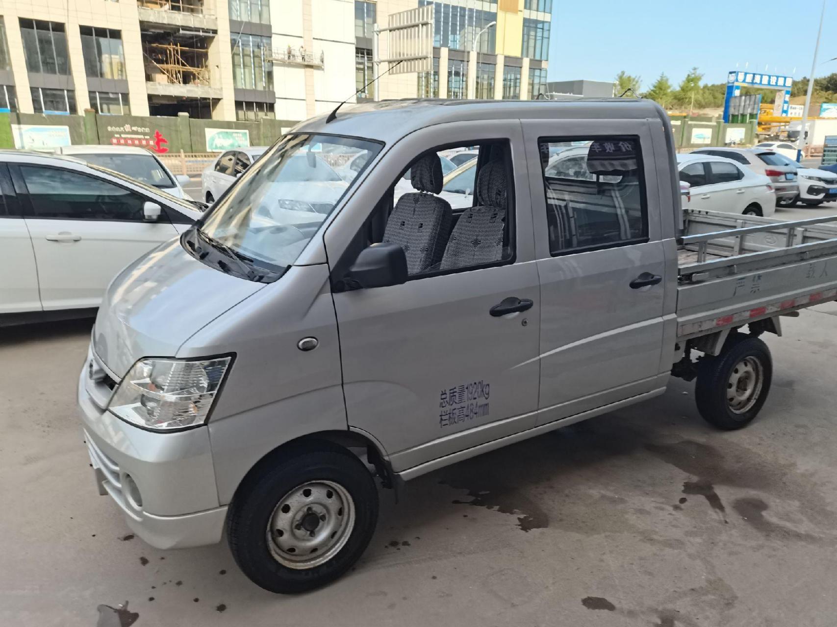 2014年11月份的昌河铃木双排小货车后箱两米1.4发动机.