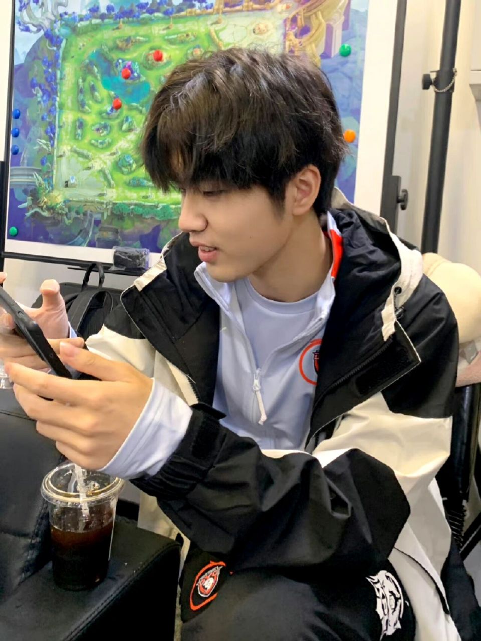 钎城  把你们手中钎宝好看的壁纸都交出来