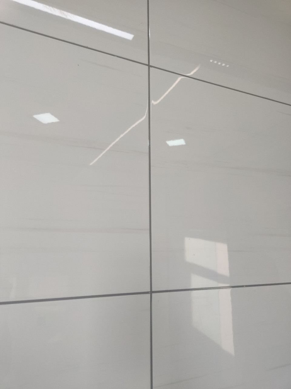 厨房墙砖白砖美缝配的亚浅灰还可以 地砖继续选色