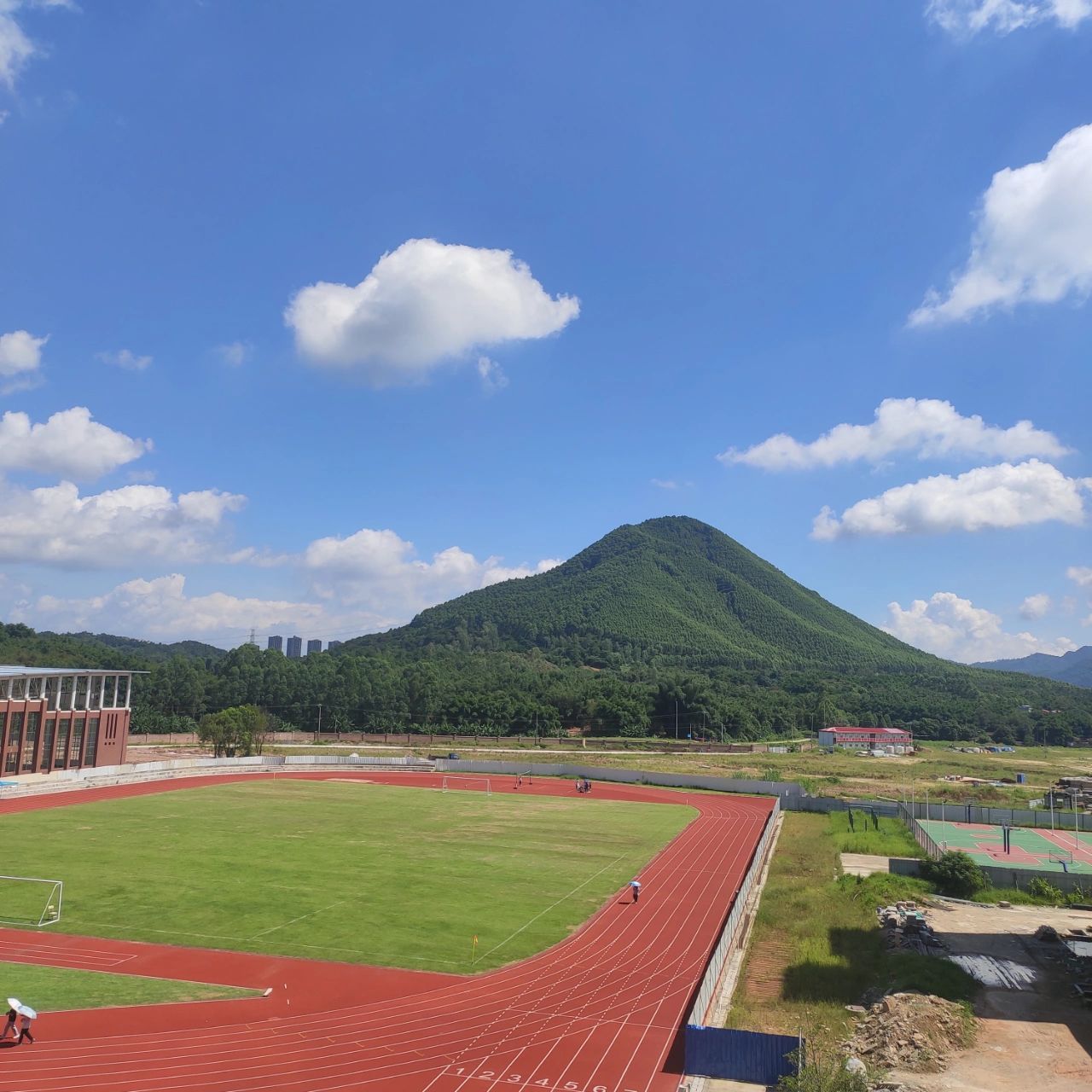 浅浅说一下广州华商学院四会校区吧(上) 作为一个刚在广州华商学院
