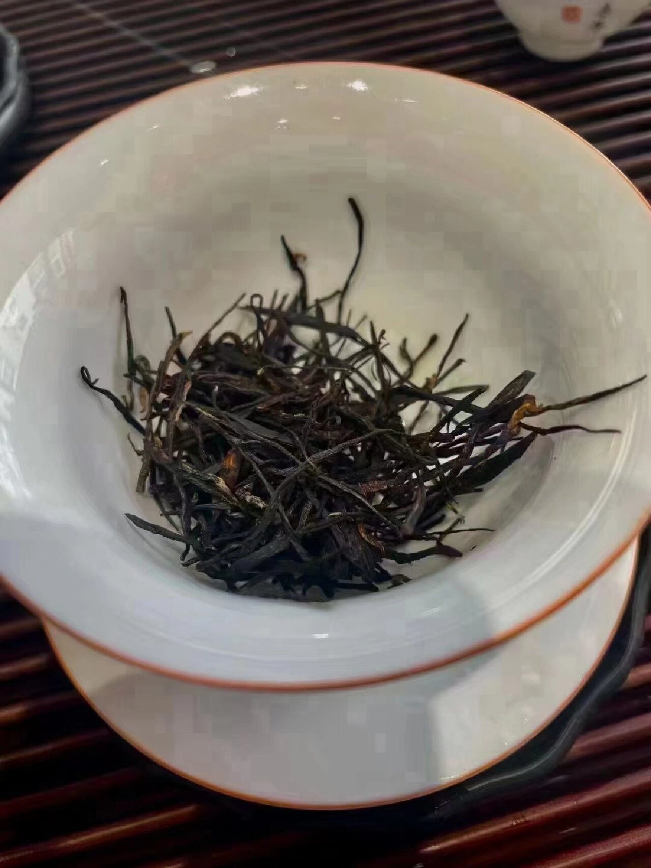 云南紫娟红茶 一"紫"成名,云南特有茶树品种紫娟" 紫娟晒红茶:外形条