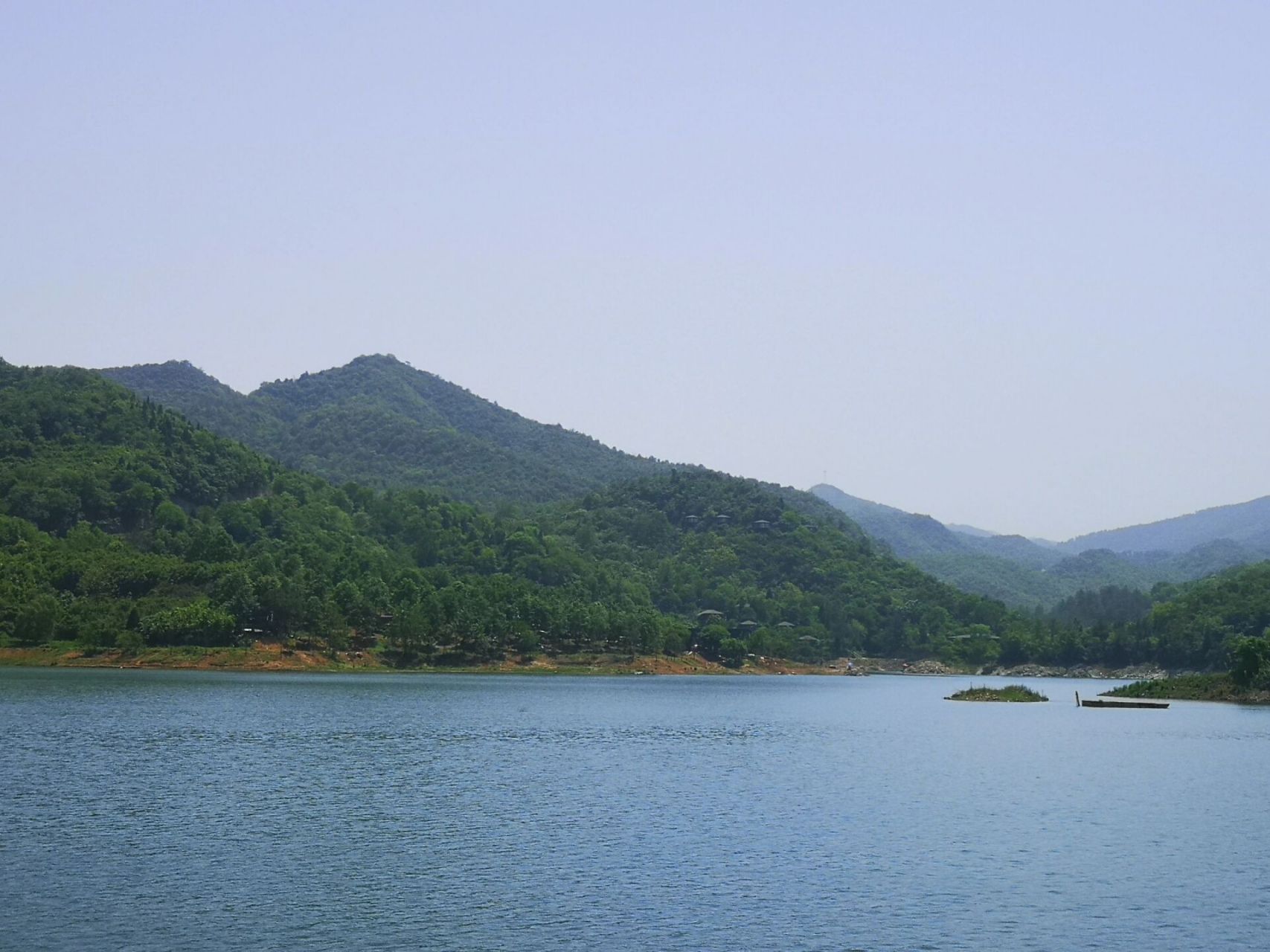 襄阳狮子岩    带着老婆还有2个孩子一起去了谷城的狮子岩水库,五一的