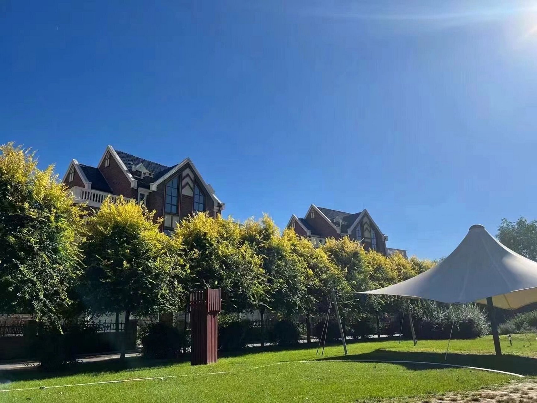 官厅水库观澜墅楼盘,观澜墅与官厅湖畔胜景仅咫尺之隔,别墅园林和湖畔