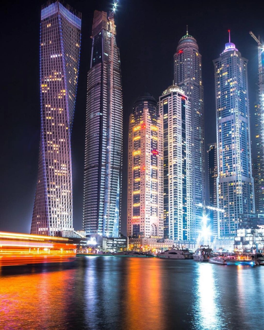 卡延塔9690迪拜必看的建筑景点之一 旋转9002摩天大楼----cayan