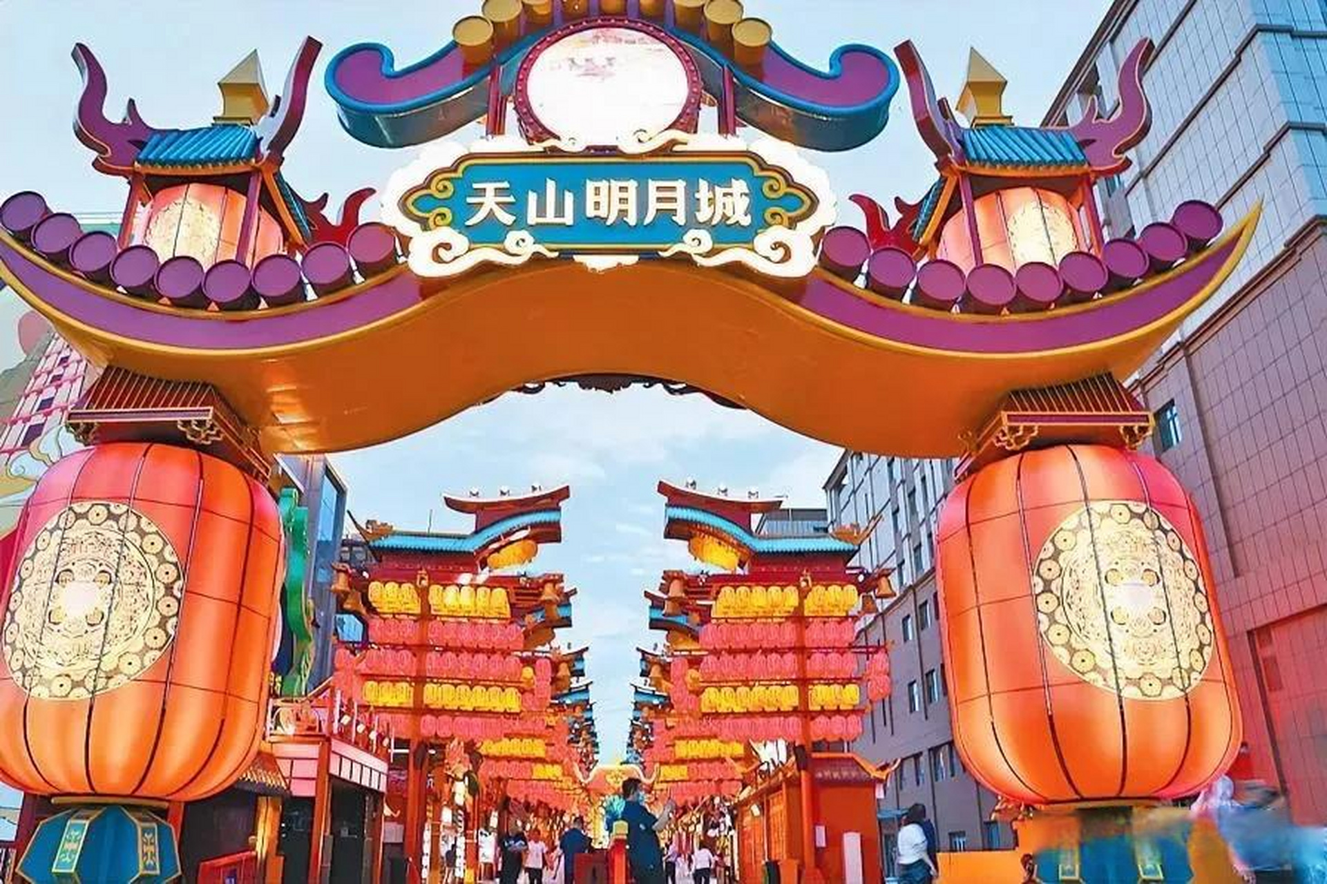 微头条图文星计划生活分享 天山明月城抄了西安大唐不夜城的作业,且抄