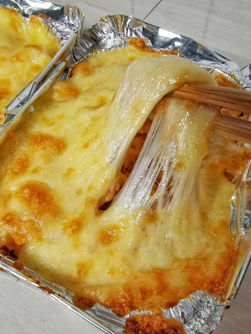 芝士焗玉米 焗 拉丝无敌了兄弟们 买了锡纸盒 正好一锅可以焗两个口味