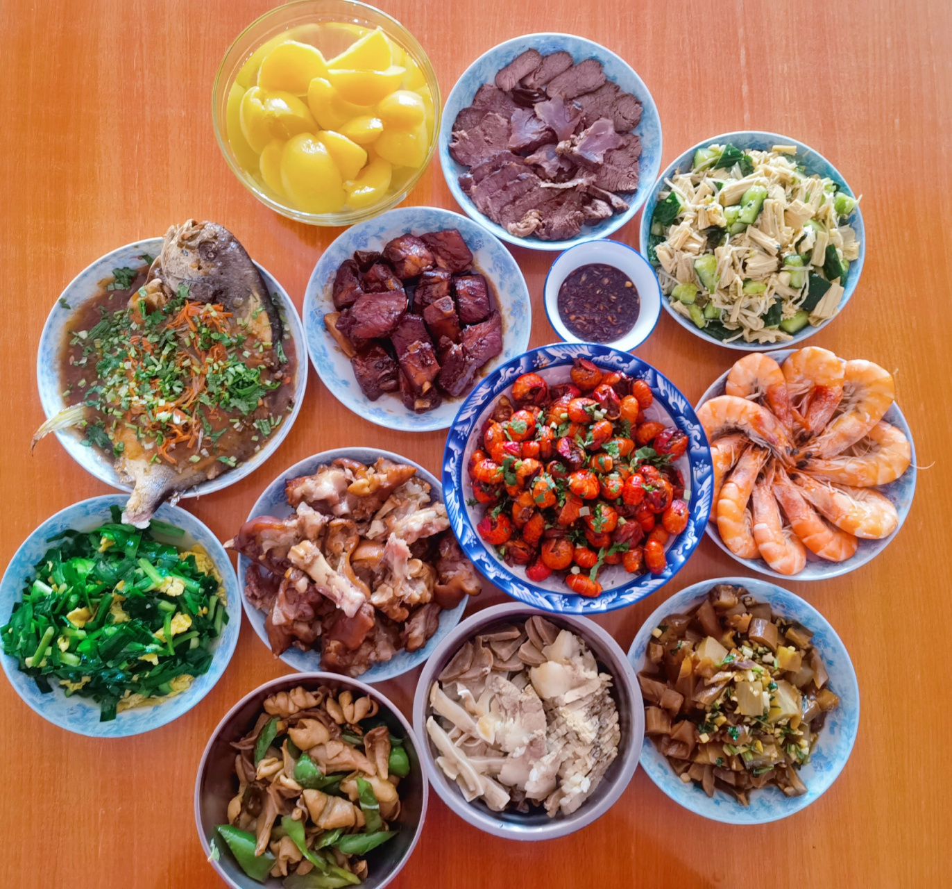 东北过年家宴12道菜 1.浇汁鱼 2.酱牛肉 3.酱猪蹄 4.