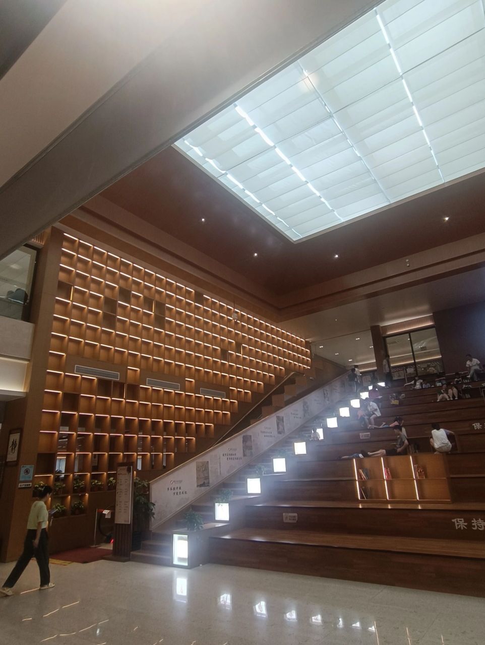 衡阳市图书馆新馆(2023年8月1日) 坐落于南岳第一峰旁,正式开放一年有