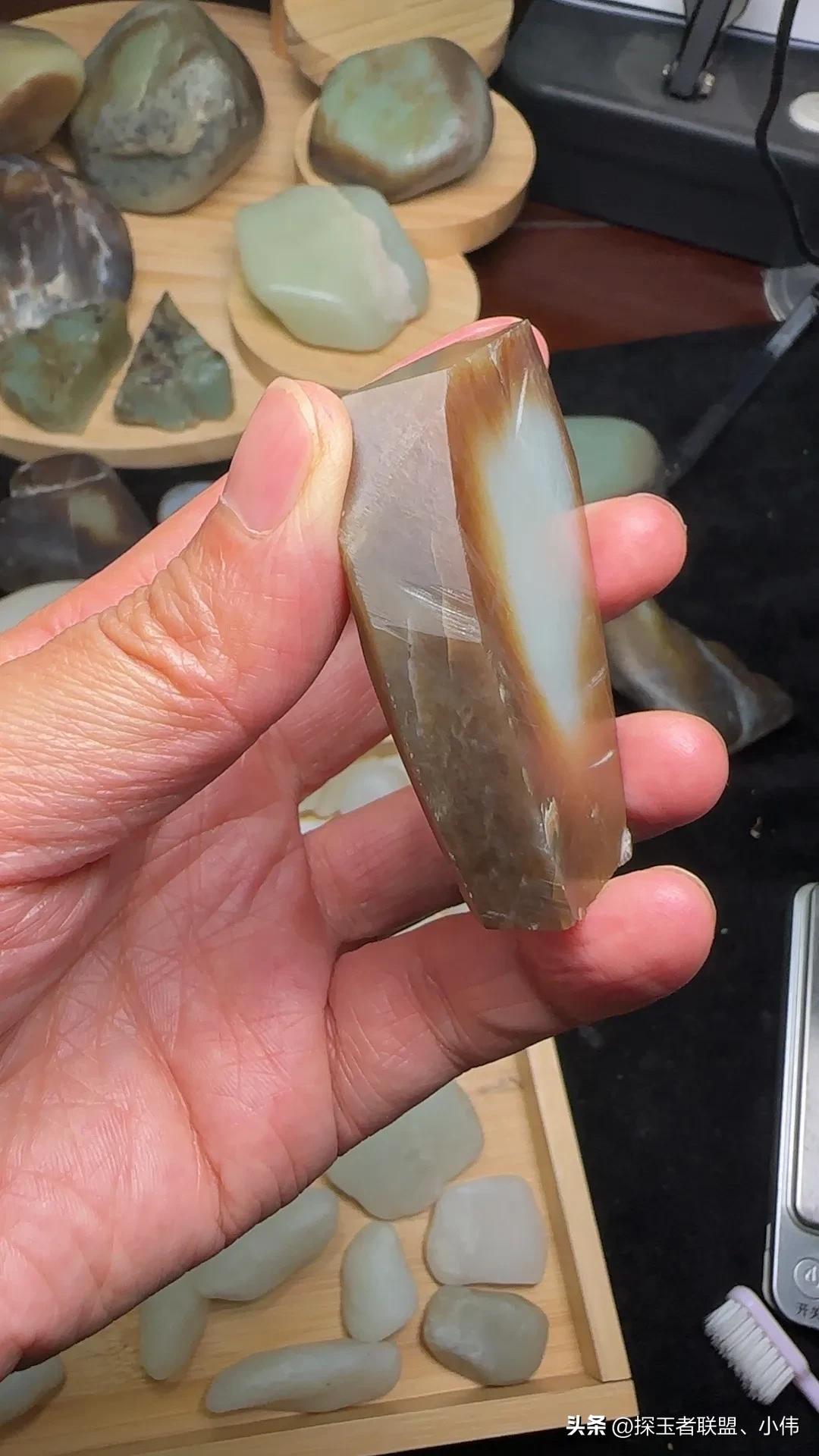 有人说是韩料?又有一个粉丝说是卡瓦石?这到底是什么料?