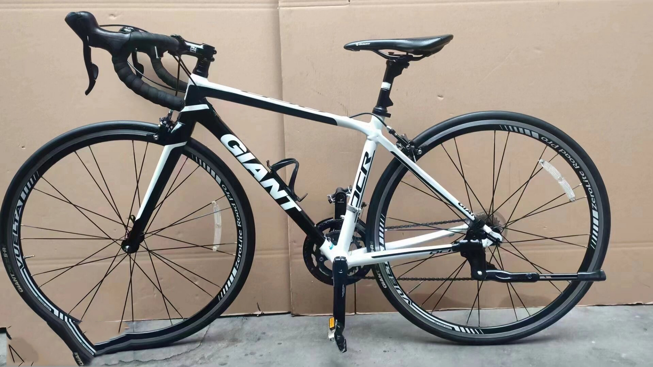 出捷安特ocr5700 3000元 捷安特ocr5700 18速c刹 xs车架700c轮组 中空