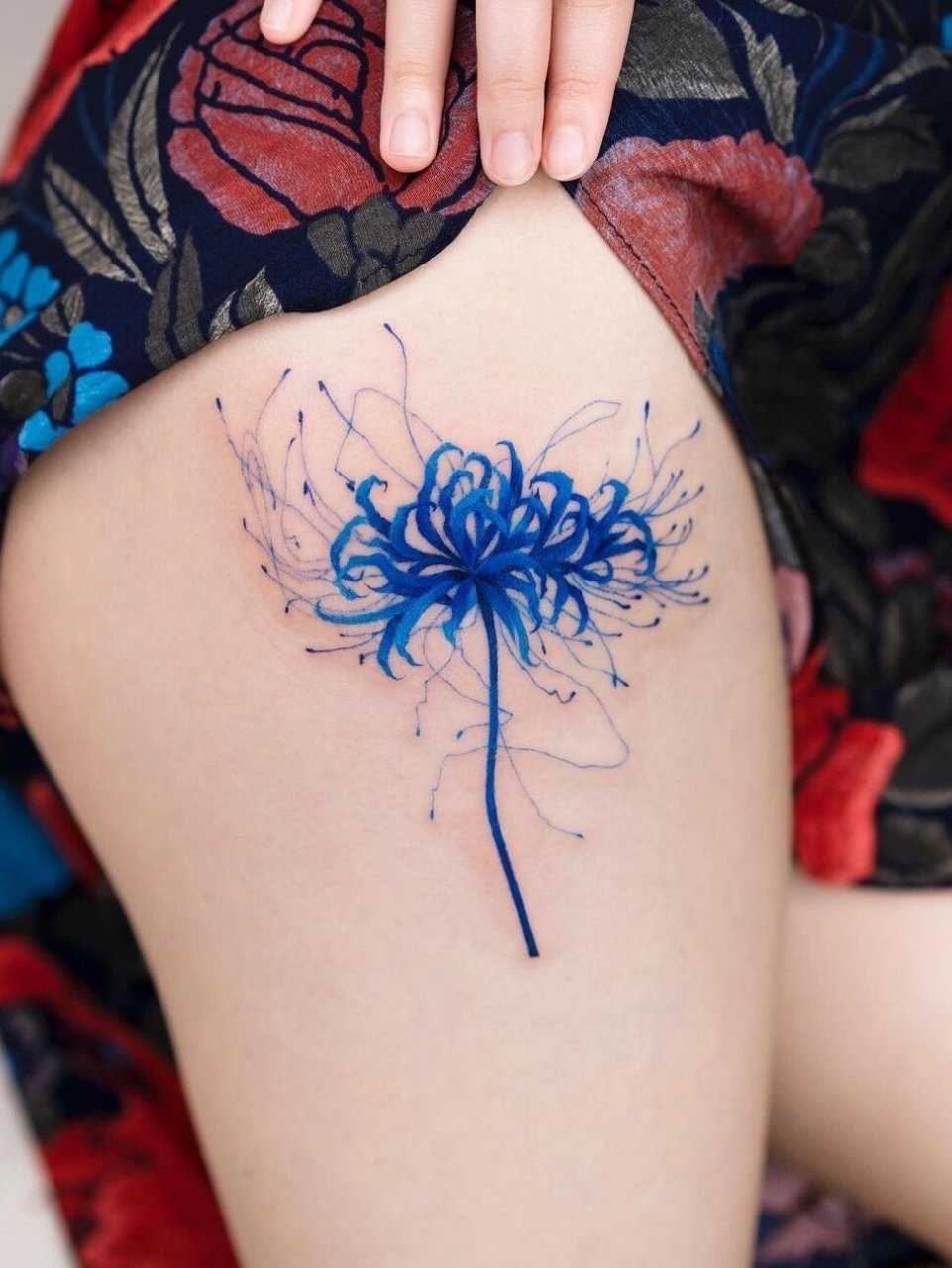 彼岸花纹身|无尽的思念/绝望的爱 彼岸花又名曼珠沙华 花开无叶 叶生