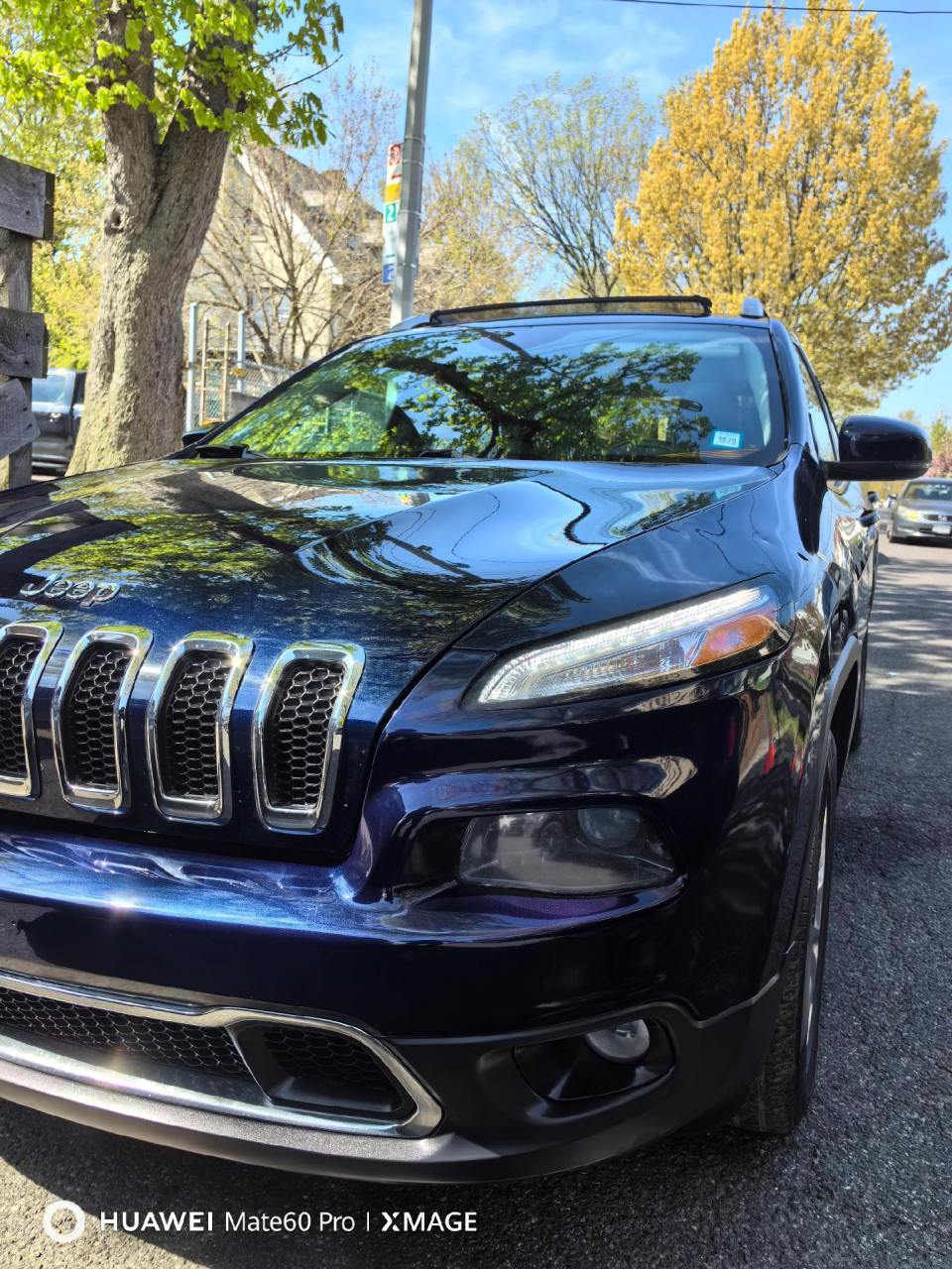 2014年的jeep cherokee 4x4 limited是一款中型suv,迈数9.2万,无事故.