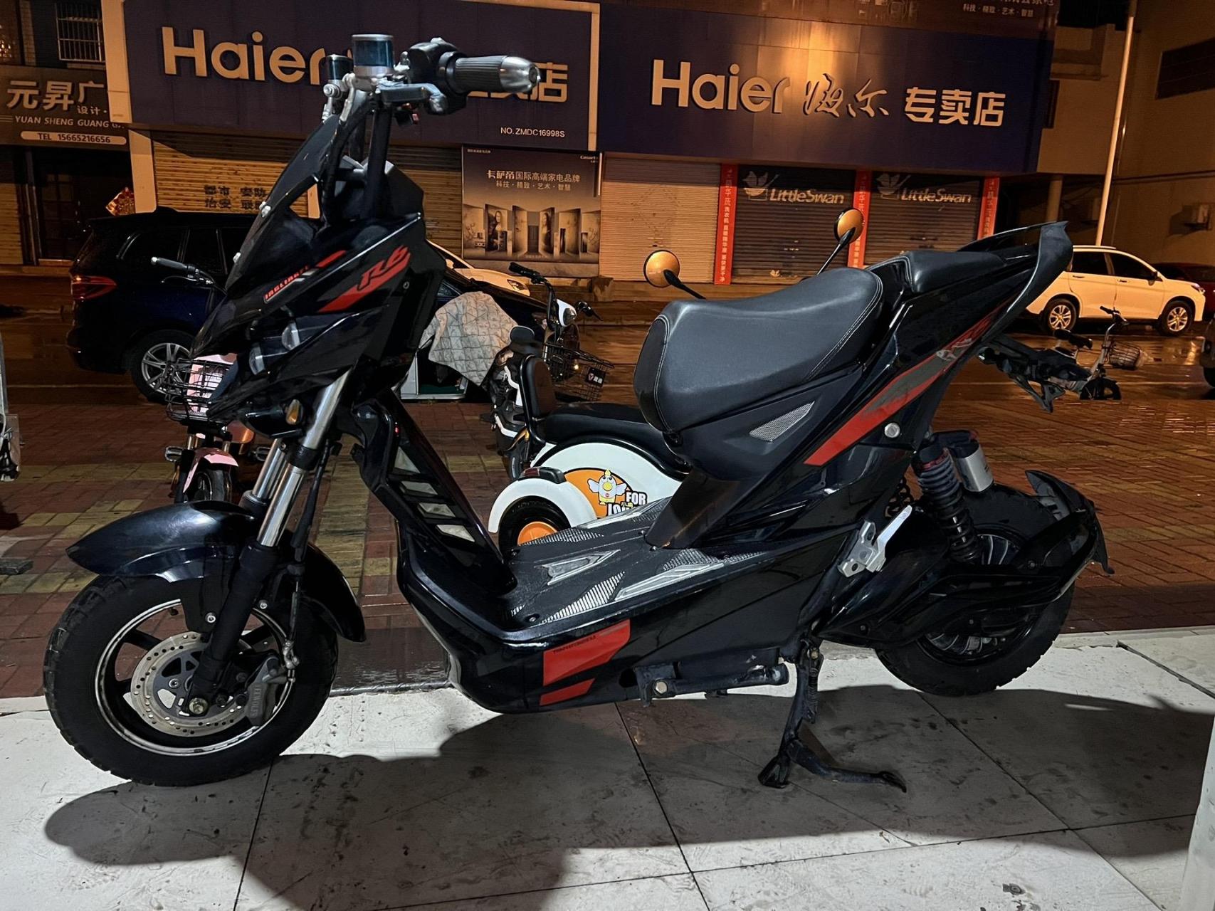 低价出售阿道夫大极客电动车一辆,车子好骑速度快,成色很新,六块大