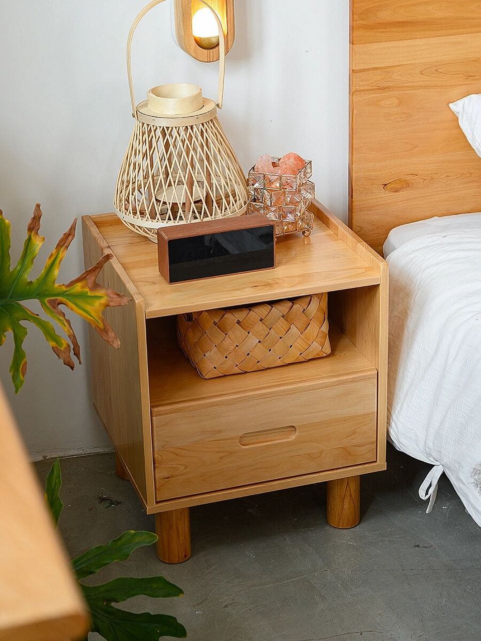 必不可少的家具 今天给姐妹们分享这款柏芽纯实木双层床头柜 性价比