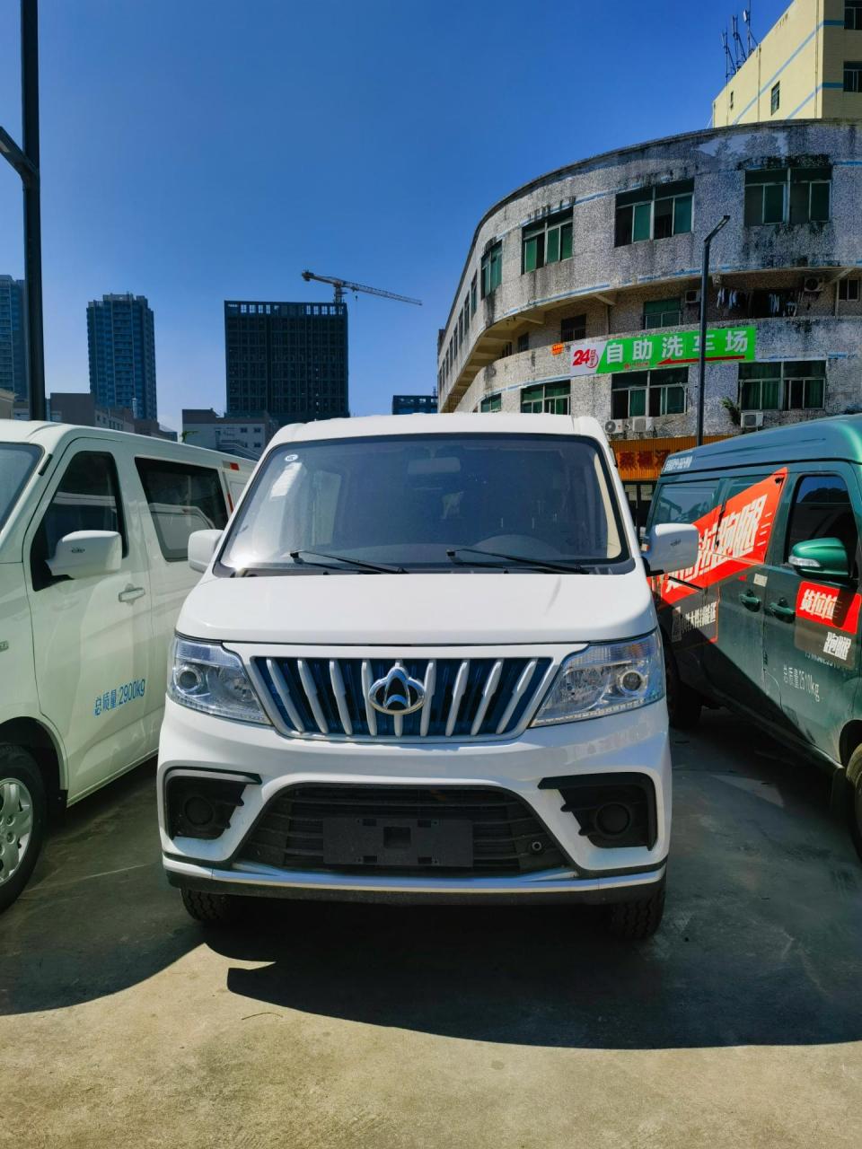 五座新能源面包车长安睿行em80.