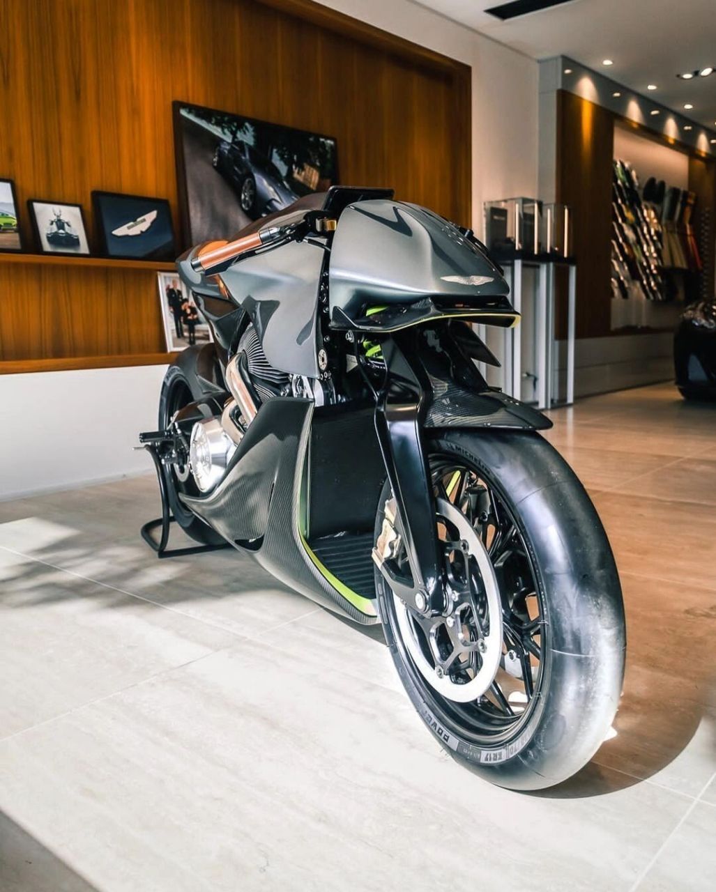 astonmartin amb001 1000cc双涡轮增压引擎#阿斯顿马丁# #阿斯顿马丁